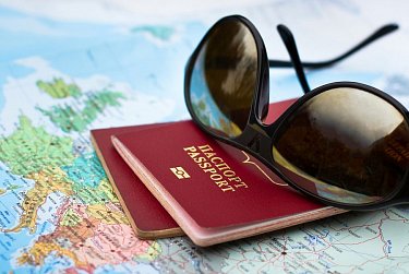 Парламентариев обязали сообщать о поездках за рубеж